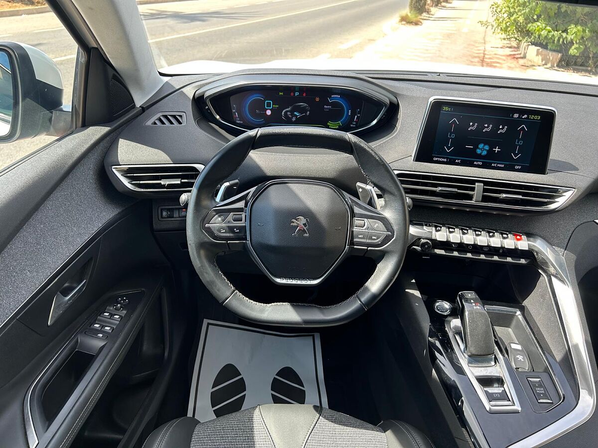 PEUGEOT 3008 ALLURE 1.6 PHEV AUTO SPANISH LHD IN SPAIN 83000 MILES SUPERB 2020